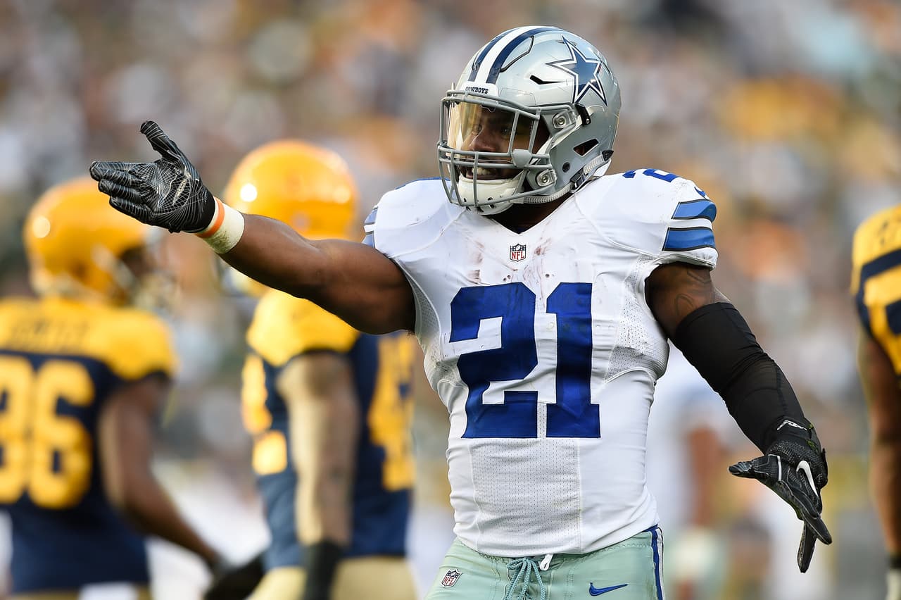 GREEN BAY, WI - OCTOBER 16: Ezekiel Elliott #21 of the Dallas Cowboys celebrates his first down against the Green Bay Packers during the second quarter at Lambeau Field on October 16, 2016 in Green Bay, Wisconsin. (Photo by Hannah Foslien/Getty Images)