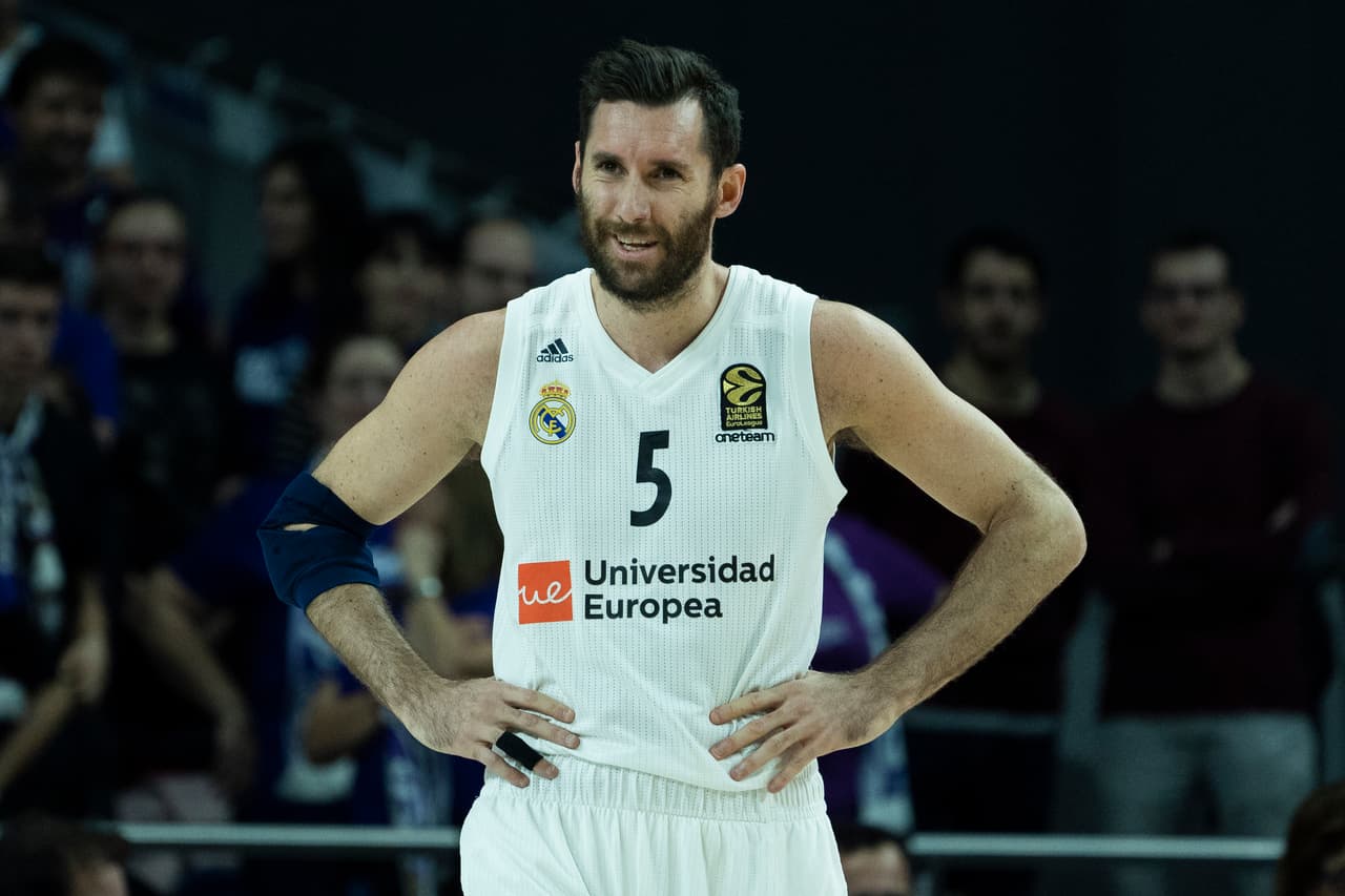 El jugador de básquetbol de Real Madrid Rodolfo 'Rudy' Fernández también se alista para ser padre en 2019, su segundo hijo con la modelo Helen Lindes. Es compañero del mexicano Gustavo Ayón.