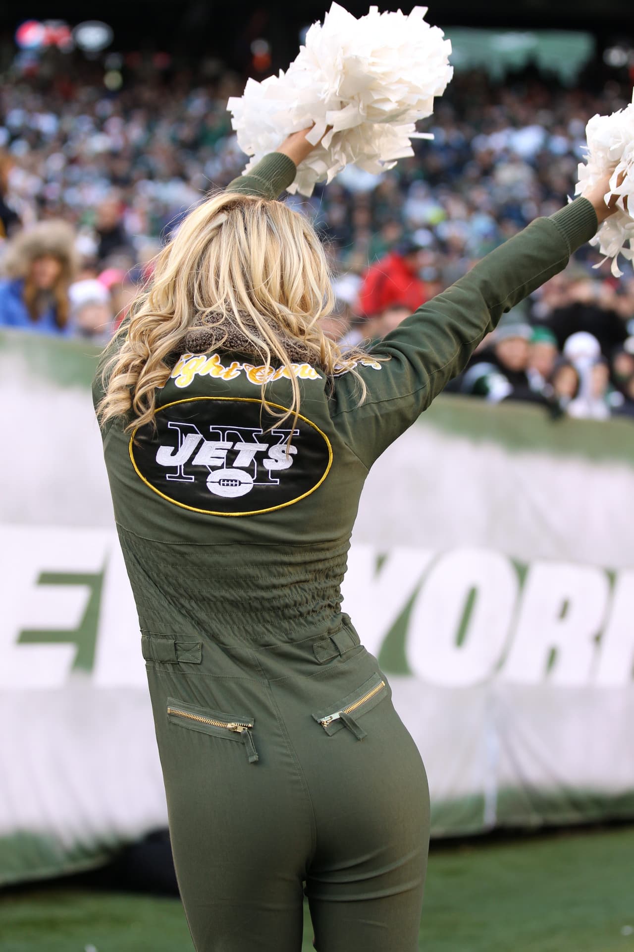 Linda integrante del Flight Crew para deleitarte la pupila. ¡Checa lo mejor de ella!