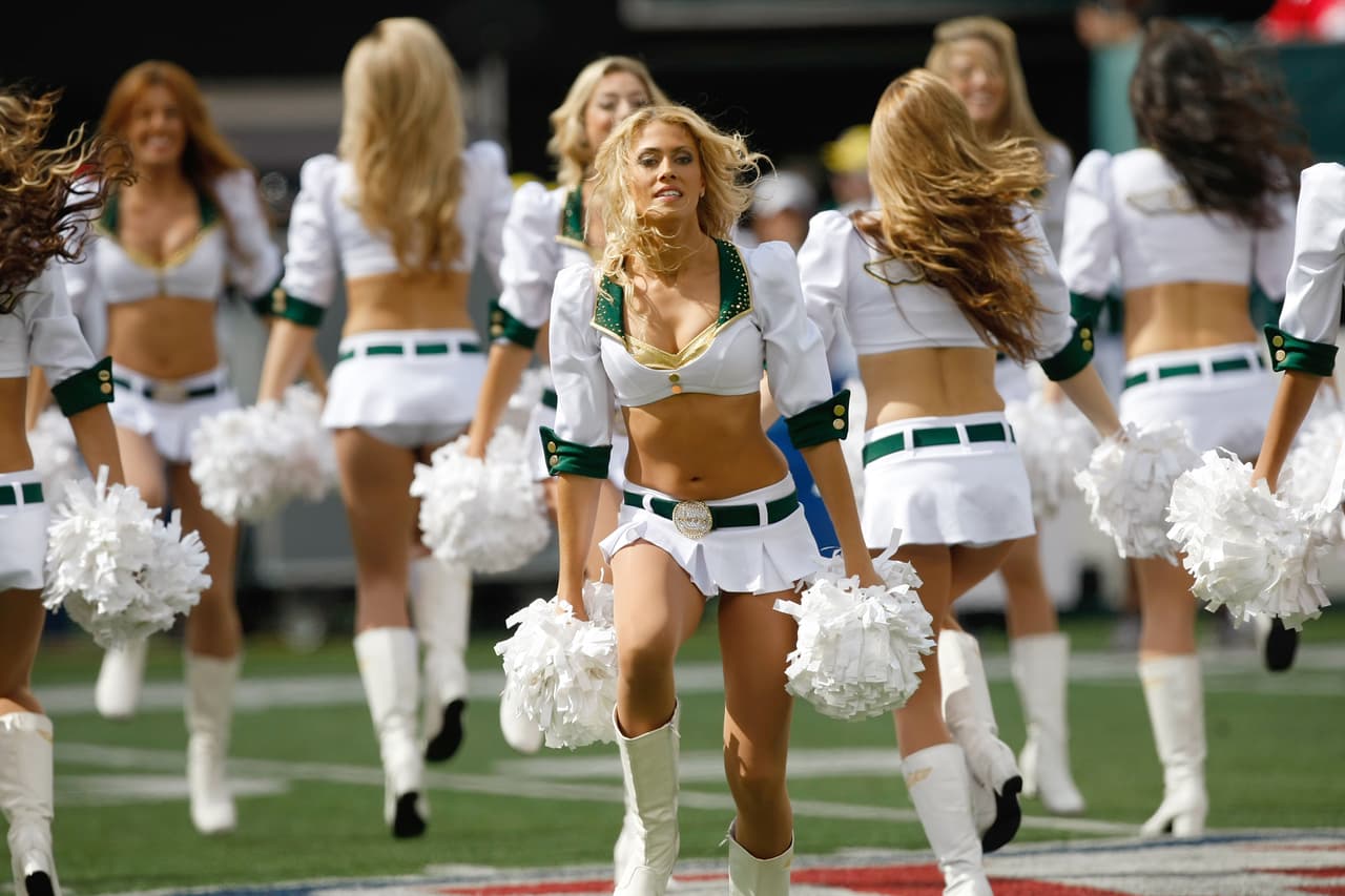 Linda integrante del Flight Crew para deleitarte la pupila. ¡Checa lo mejor de ella!