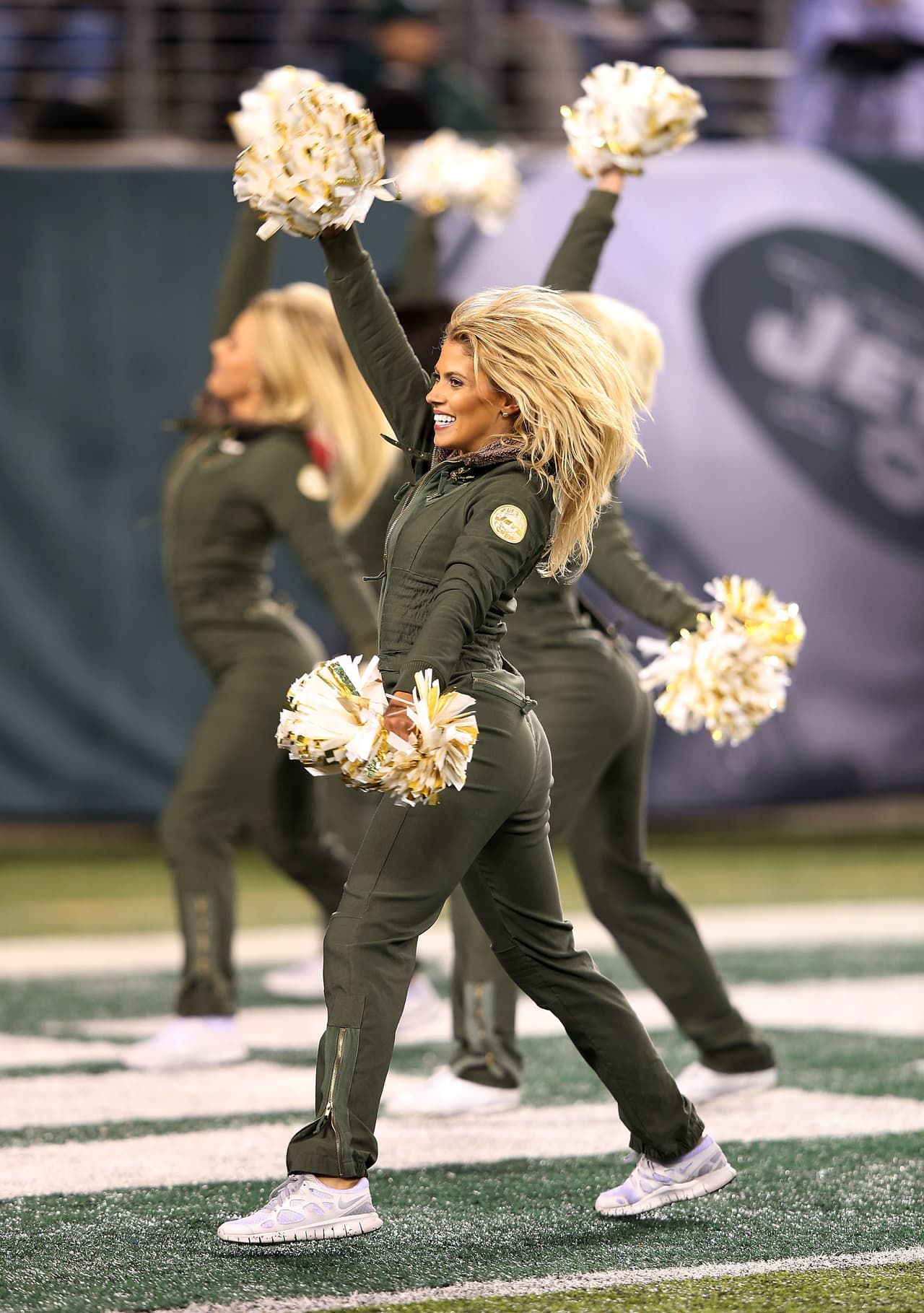 Linda integrante del Flight Crew para deleitarte la pupila. ¡Checa lo mejor de ella!