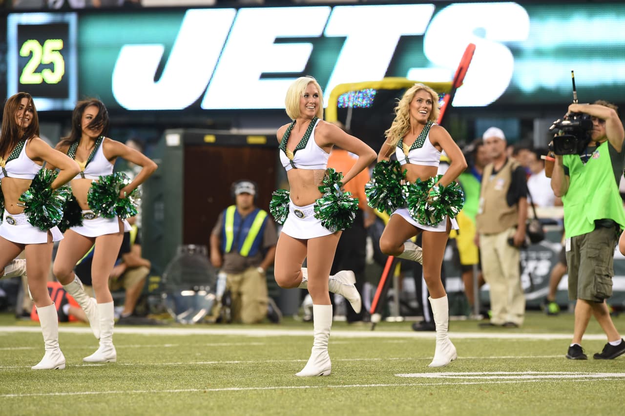 Linda integrante del Flight Crew para deleitarte la pupila. ¡Checa lo mejor de ella!