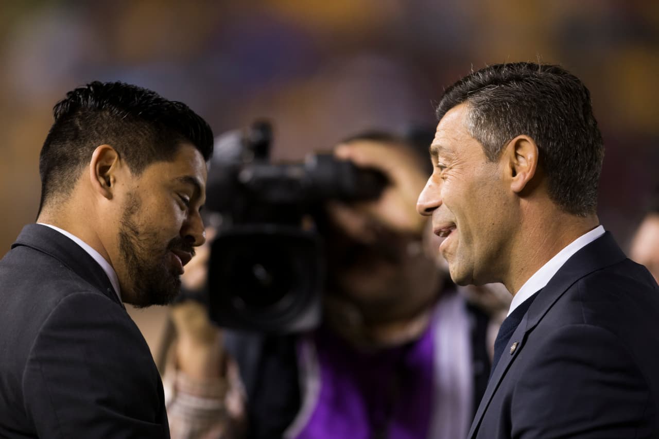 Caixinha vivió así su segundo partido oficial como técnico de Cruz Azul, que por su grandeza le plantea múltiples retos.