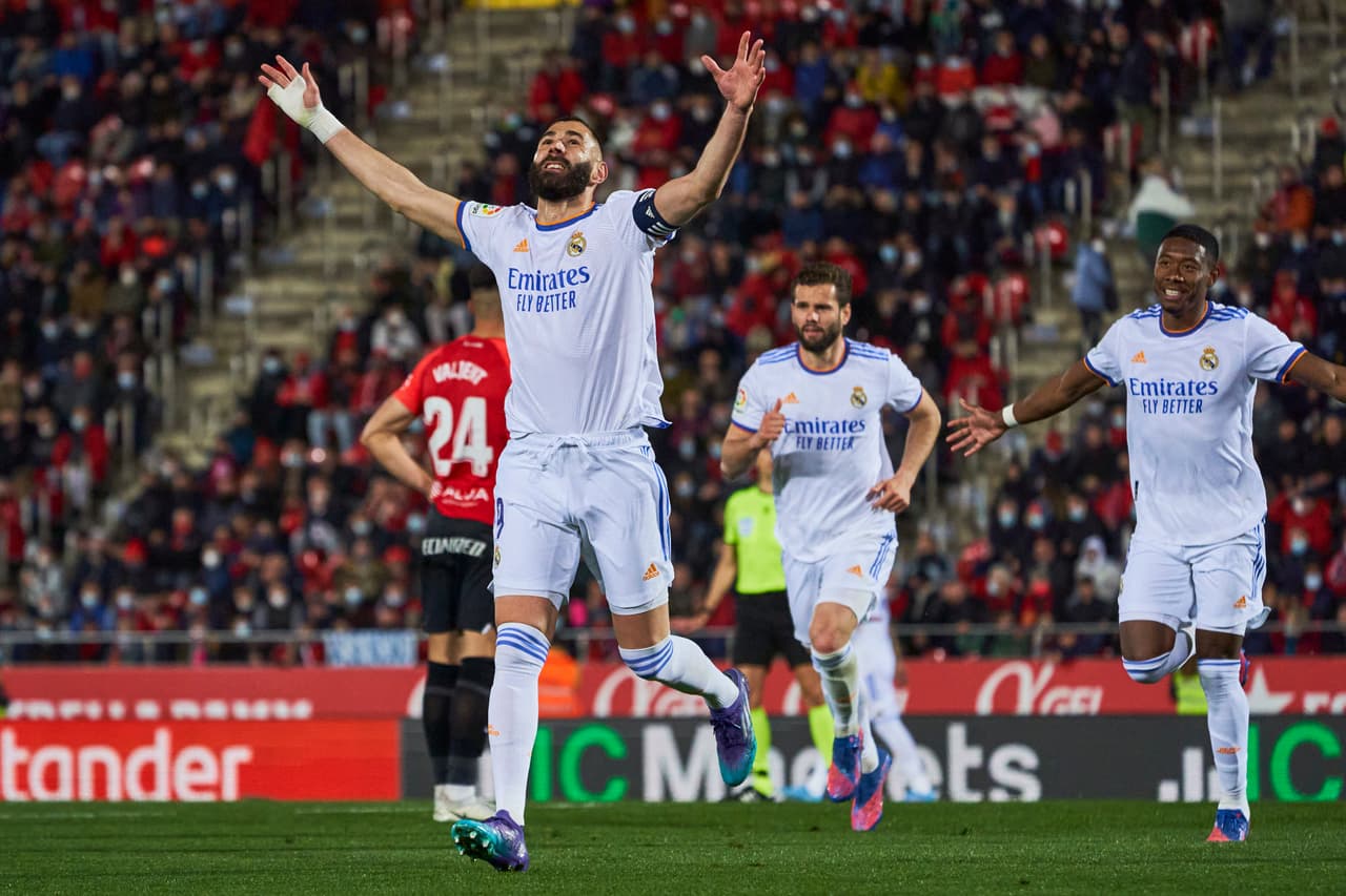 Gracias a un doblete de Karim Benzema y otro tanto del brasileño Vinícius, el Real Madrid venció al Mallorca y aumentó su ventaja en el liderato a 10 puntos sobre el Sevilla.