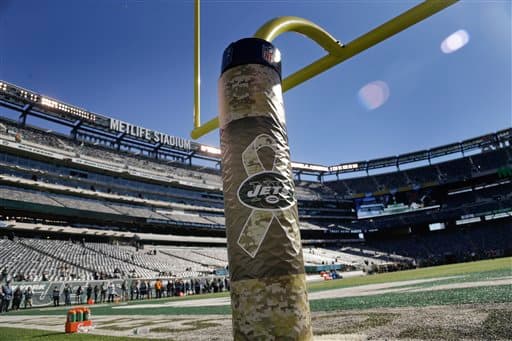 Como cada año la NFL honró al Ejército de los Estados Unidos de América en varios estadios, aquí las mejores imágenes.