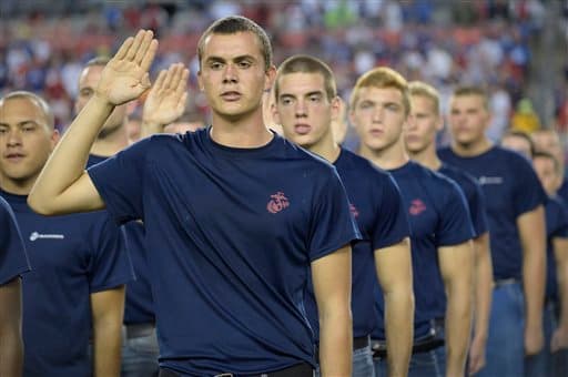 Como cada año la NFL honró al Ejército de los Estados Unidos de América en varios estadios, aquí las mejores imágenes.