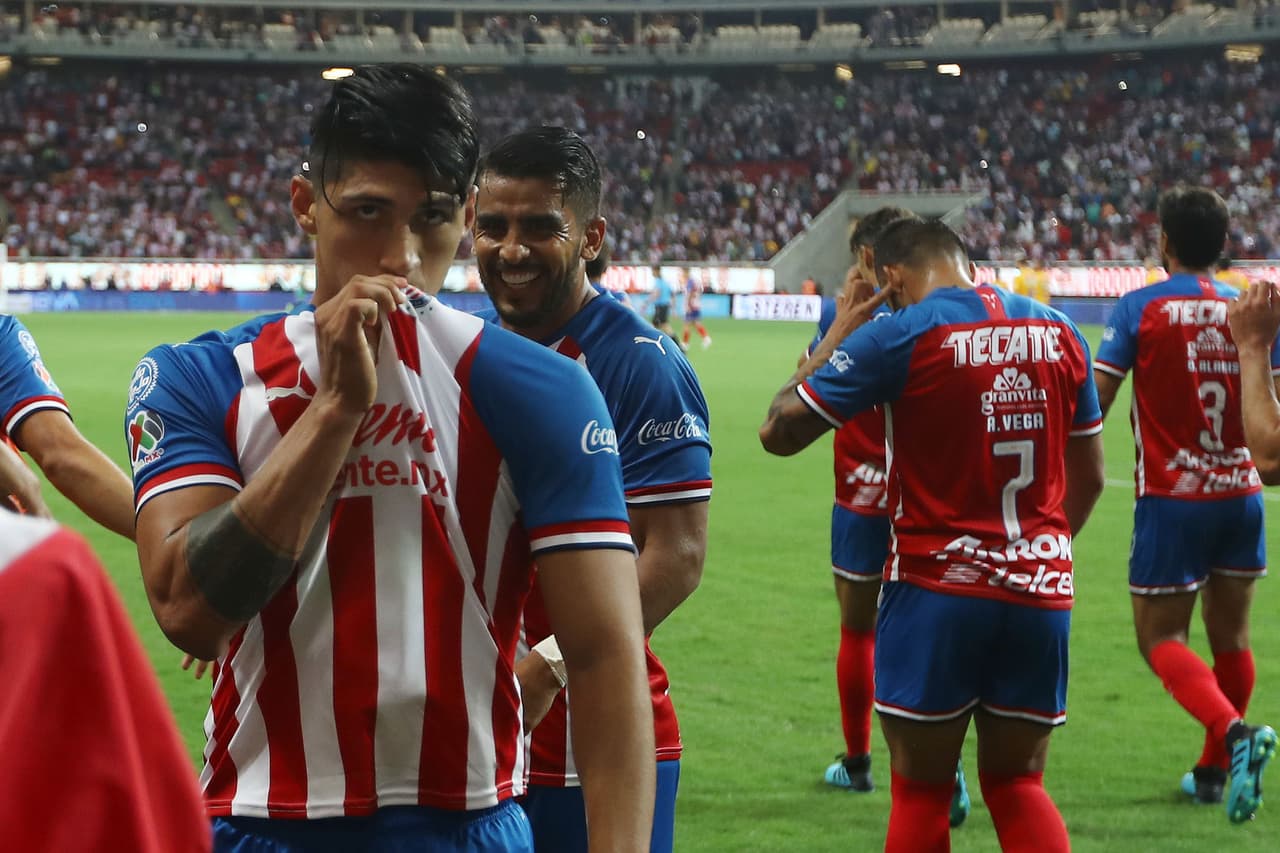 Gol de Alan Pulido en el Chivas 2-0 Tigres