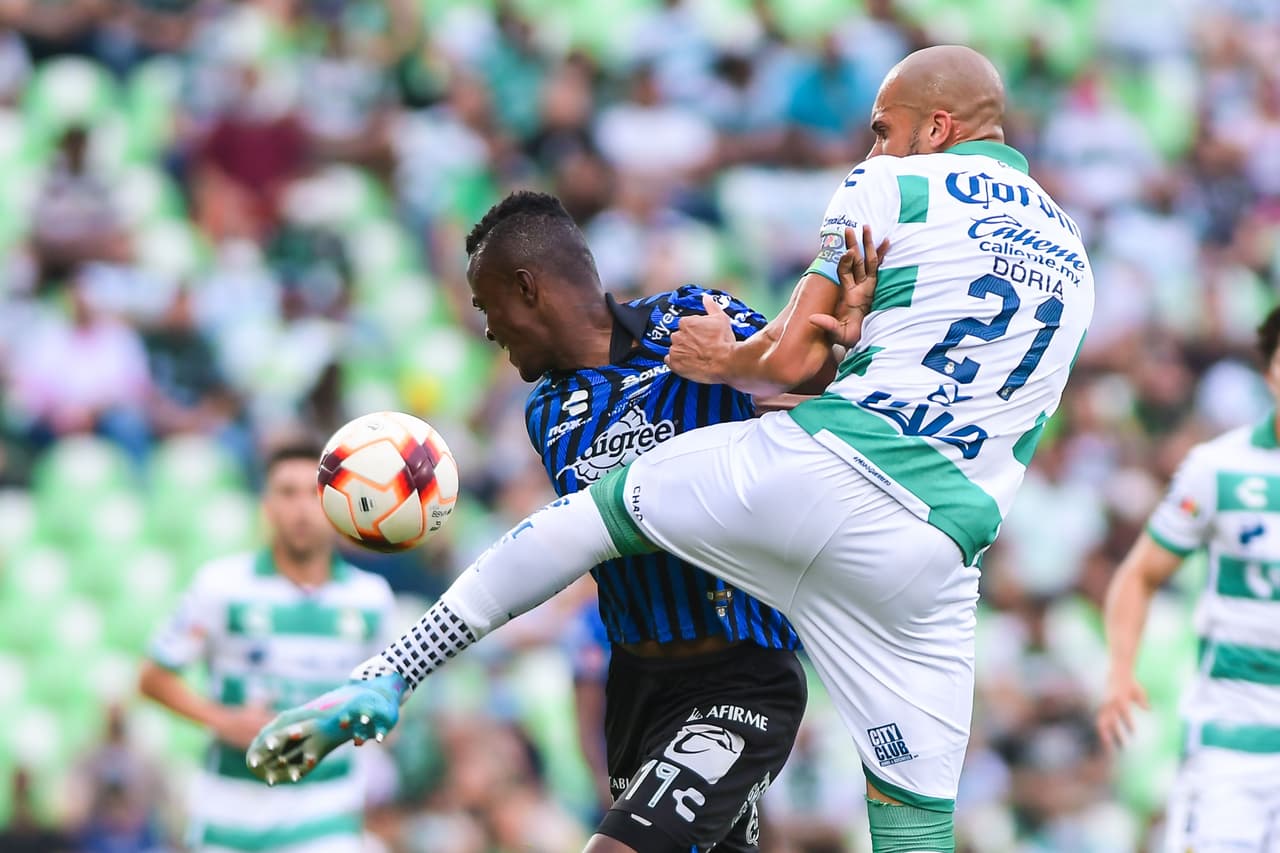 Santos logra el empate ante Gallos Blancos con un gol en tiempo de compensación.