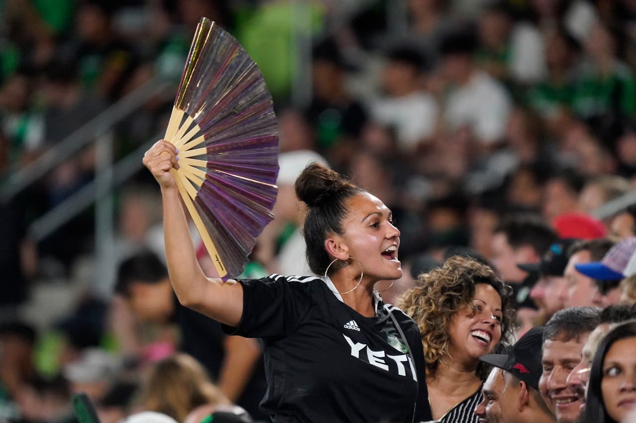 En Austin el calor del miércoles por la noche no pudo con los aficionados.
<br>