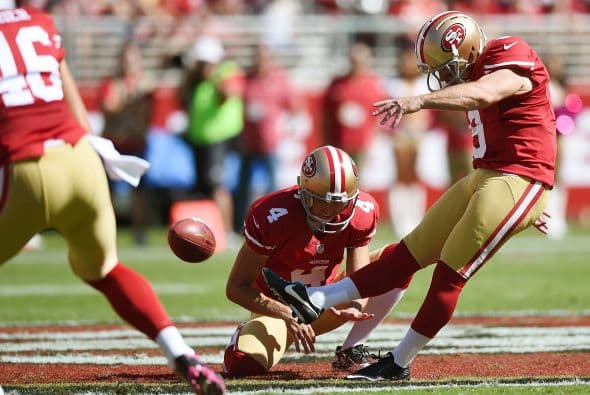 De la mano de Colin Kaepernick, Frank Gore y el pateador Phil Dawson (foto), los 49ers consiguieron la victoria por 22-17 frente a los Chiefs.