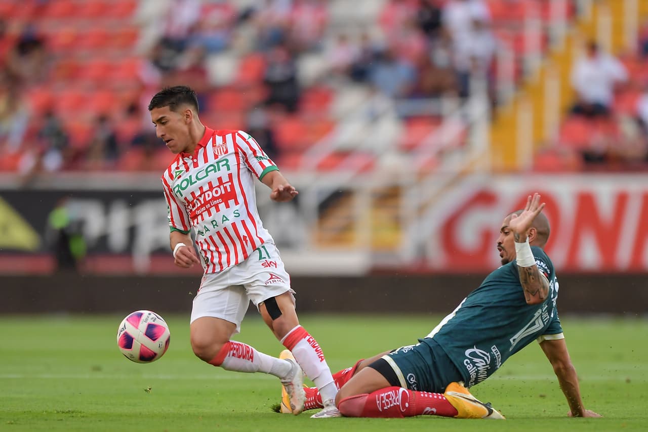 Guillermo Martínez anota al minuto 87 y hace que puebla se lleve los puntos en la victoria 0-1 sobre Necaxa.