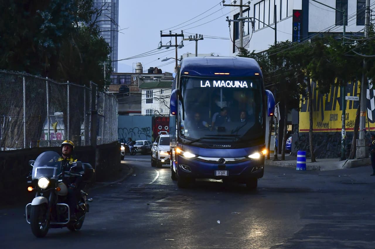 Las Águilas y la Máquina llegaron al 'Coloso de Santa Úrsula' pero la afición se escondió.