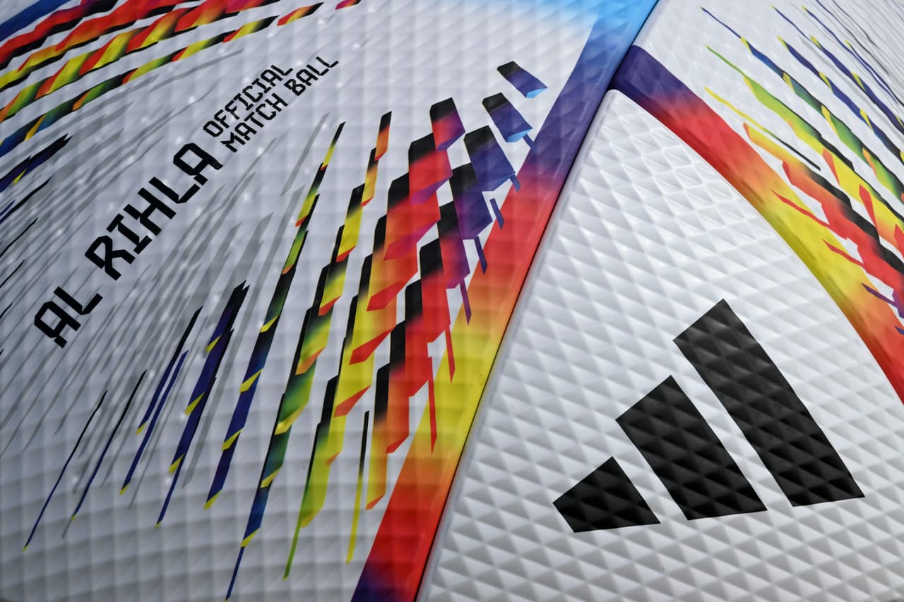 El Al Rihla es el decimocuarto balón fabricado por Adidas, que presume ser el más ligero y el más rápido en el aire.