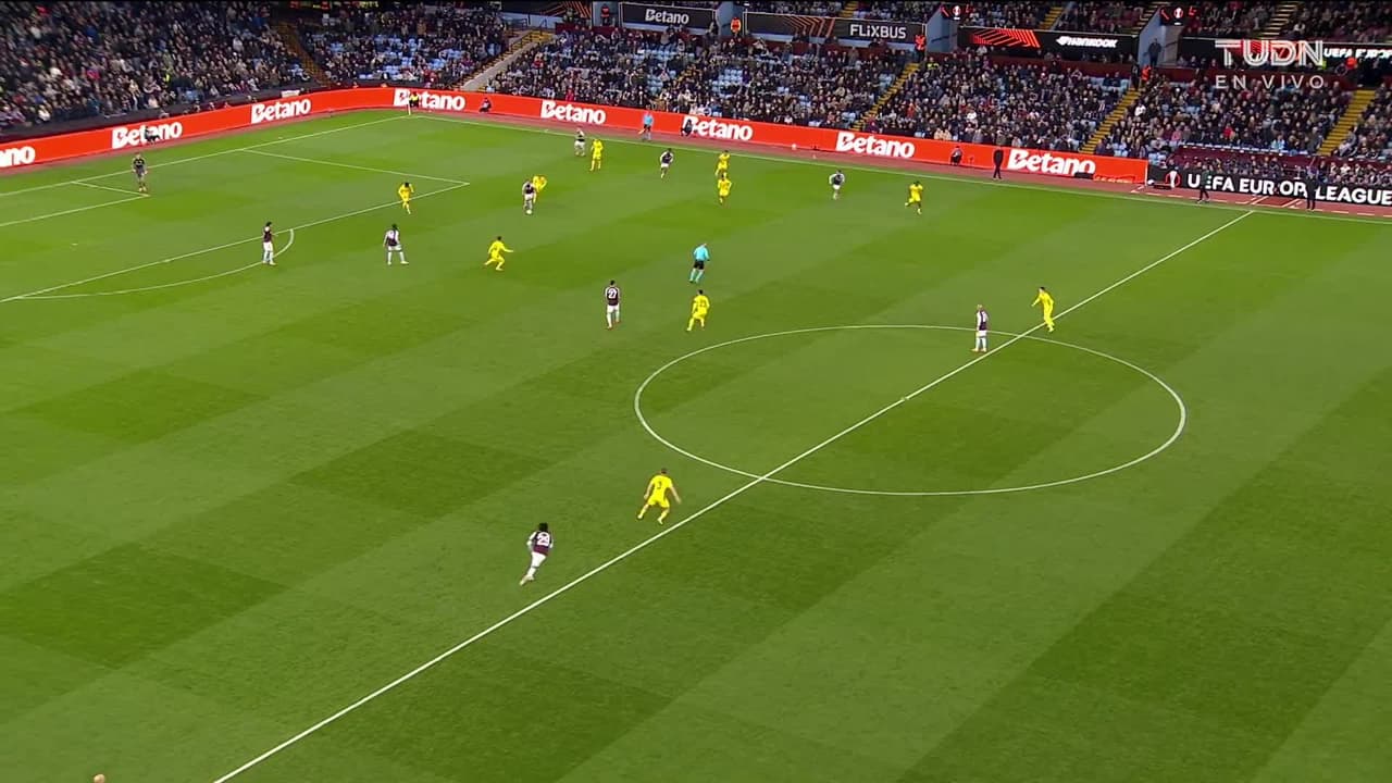 ¡TIRO ATAJADO! disparo por Jadon Sancho.