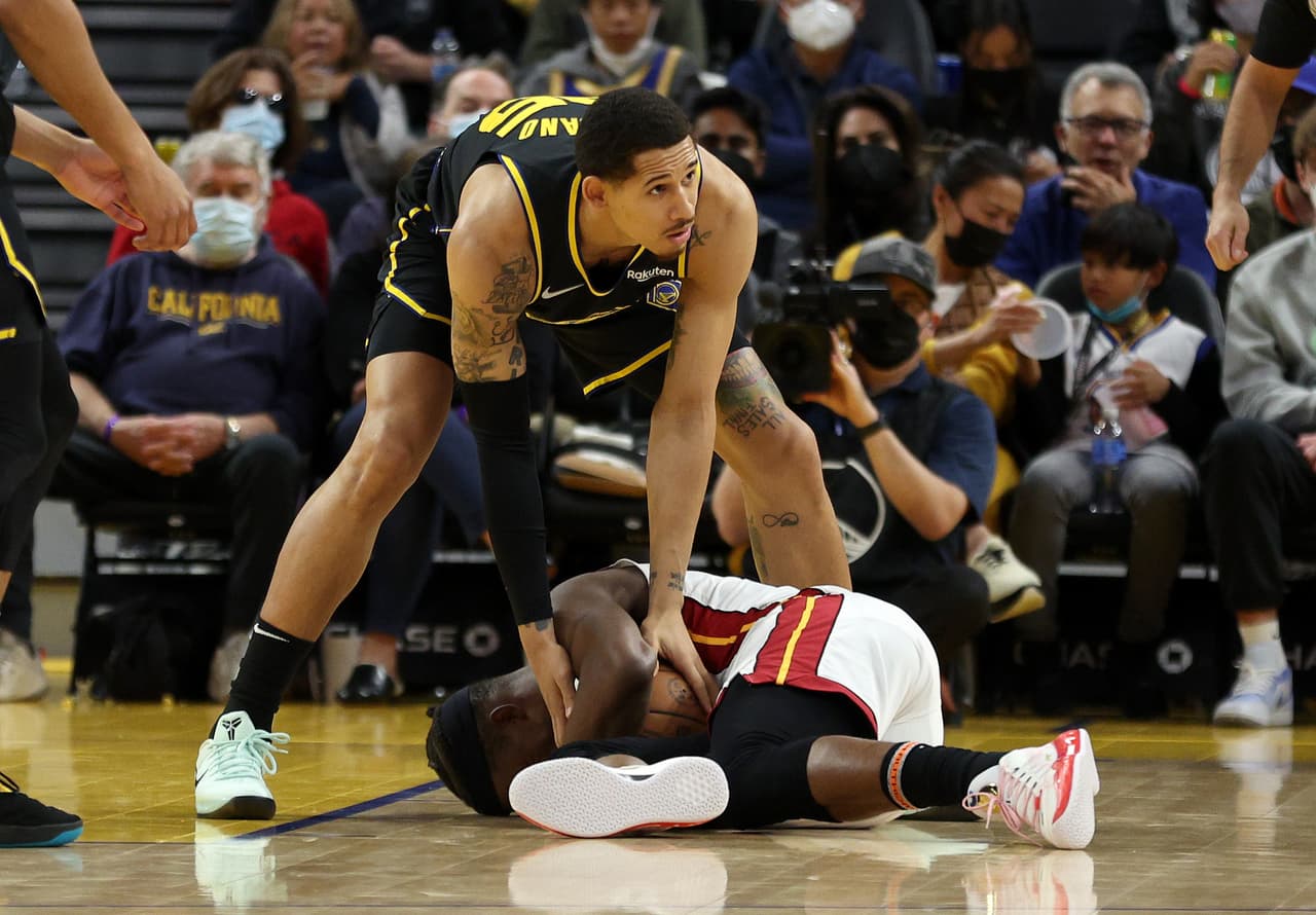 “Estoy tan feliz de que Dios te ha dado lo que tu corazón desea. He estado rezando por esto para ti”, le dijo Patricia Toscano a su hijo en una llamada telefónica el día que firmó su contrato y ambos rompieron en llanto.
<br>