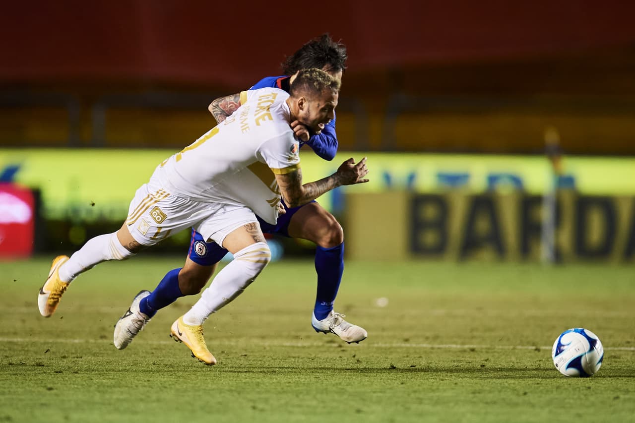 Los Tigres no tienen un buen regreso y Cruz Azul vence 0-2 en el Volcán. Cruz Azul se sitúa en la tercer posición con 12 unidades y los regios se quedan en la décima plaza con 7 unidades, aunque tienen un partido menos que los demás.