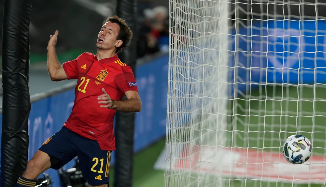 España no consiguió el segundo y Suiza no pudo igualar los cartones.