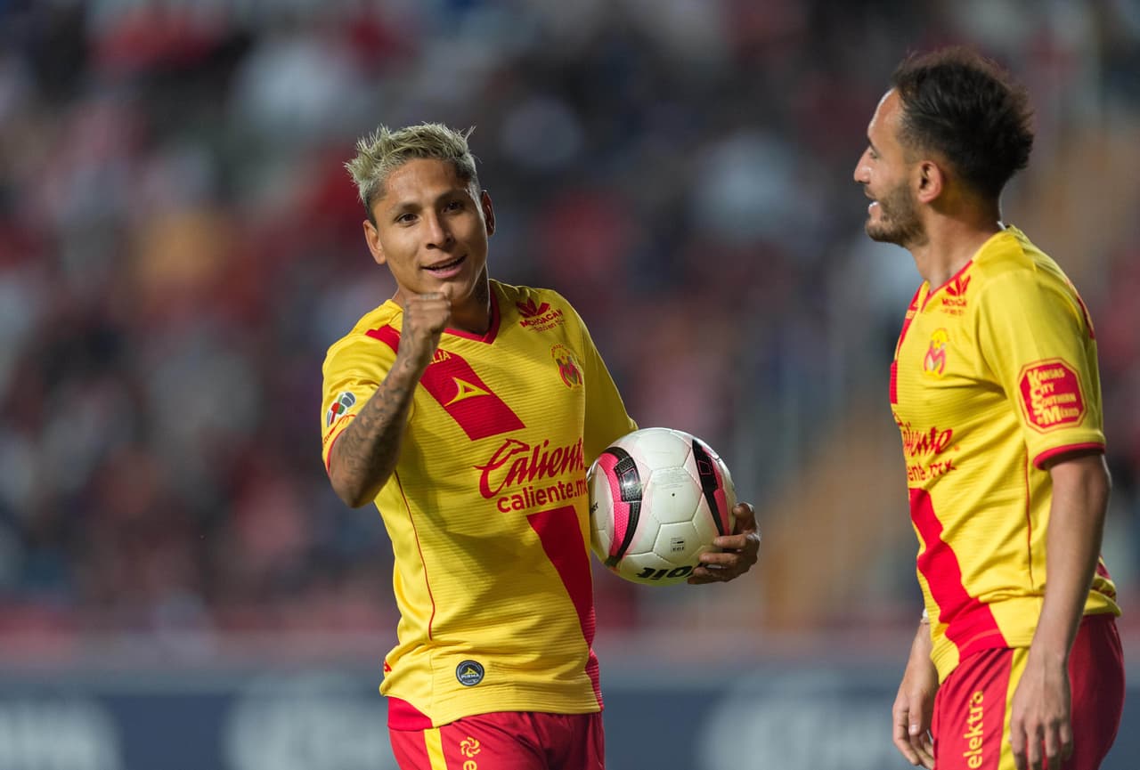 Otro jugador que se ha convertido en una garantía en la Liga MX es el delantero peruano Raúl Ruidíaz, que con sus goles llevó a Morelia de nuevo a pelear en la Liguilla.