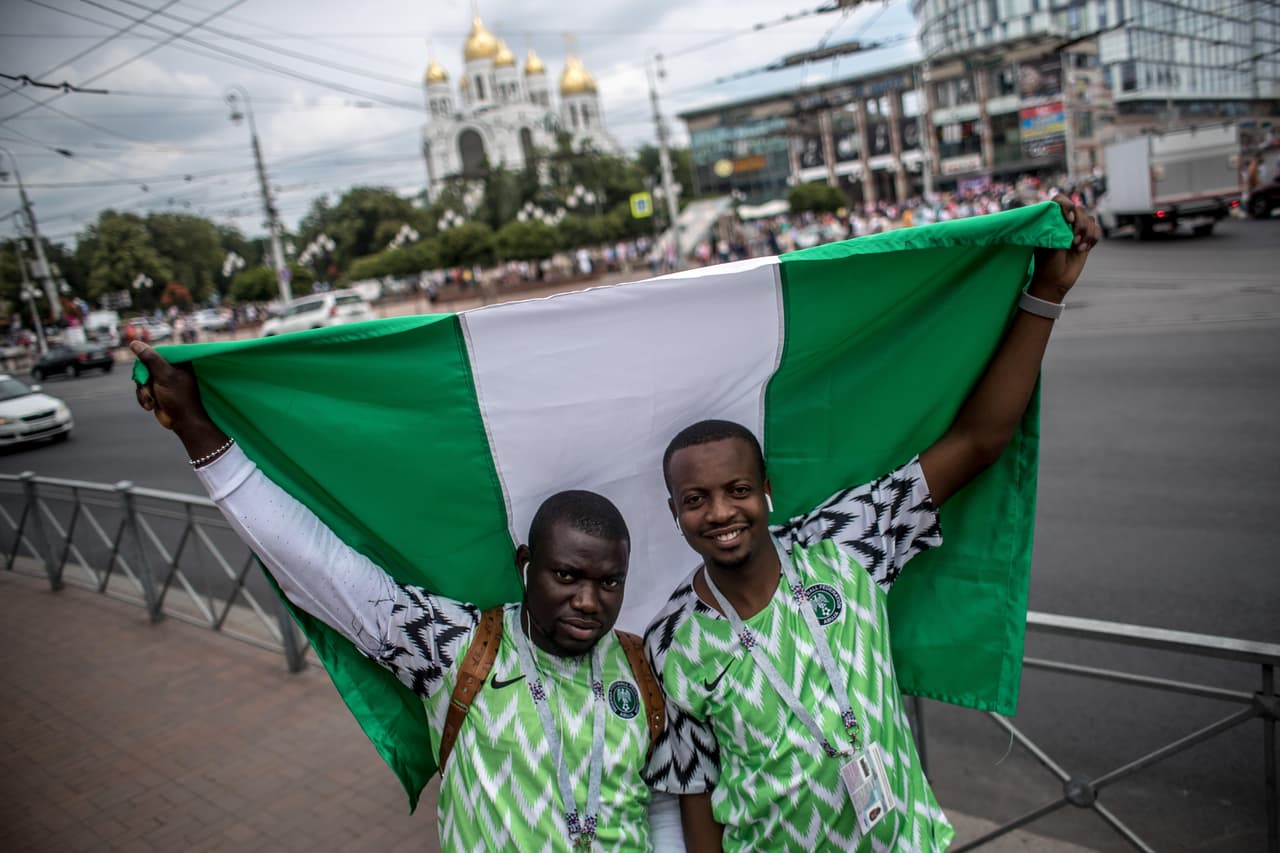 Los seguidores de Croacia y Nigeria vivieron en medio de la alegría, el colorido y la hermandad el partido de esas dos selecciones por el grupo D en el Mundial de Rusia 2018.