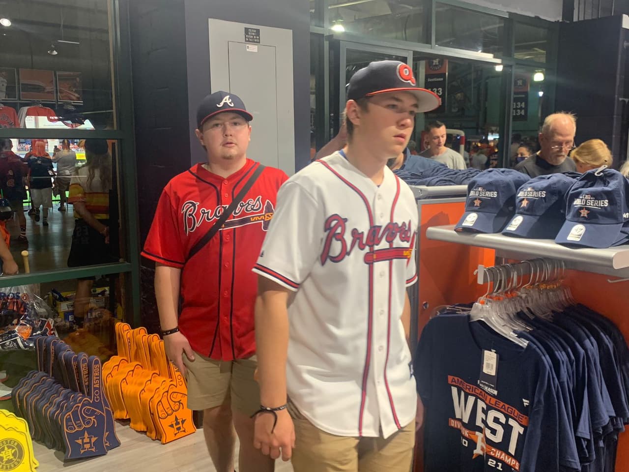 Houston se muestra listo para albergar el arranque de la Sere Mundial entre los Huston Astros y los Atlanta Braves.