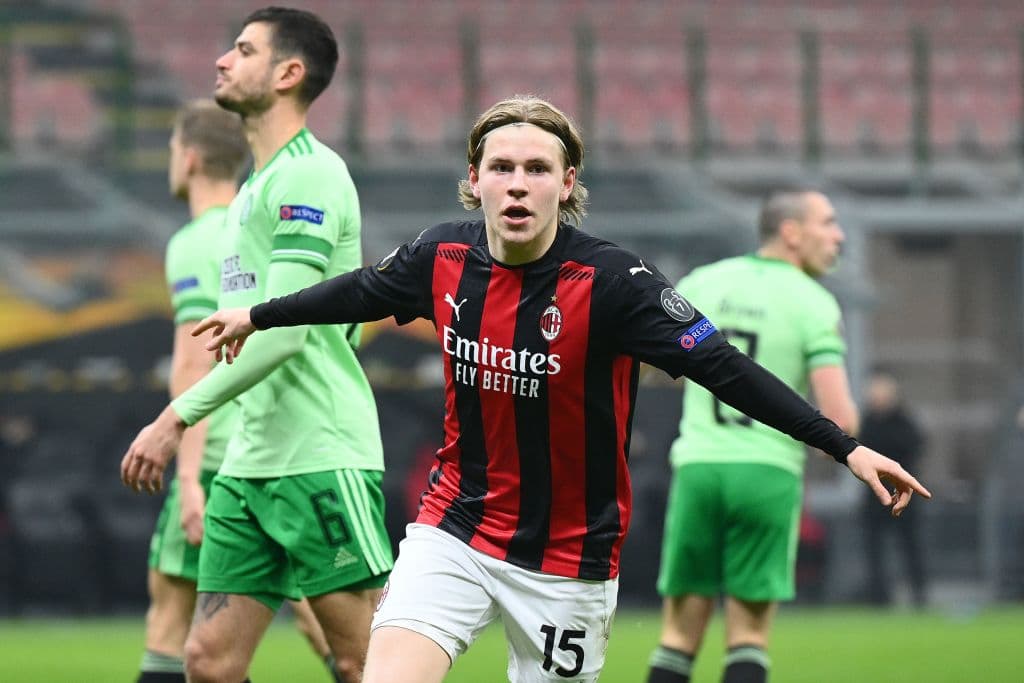 Lluvia de goles cayó en San Siro, donde el Milan se lleva la victoria 4-2 ante el Celtics en la UEFA Europa League. Tom Rogic abrió el marcador para la escuadra verde y Odsonne Edouard los ponía ya dos tantos arriba, pero la escuadra rossonera despertó y anotó cuatro tantos por parte de Calhanoglu, Castillejos, Hauge y Díaz durante la quinta Jornada.