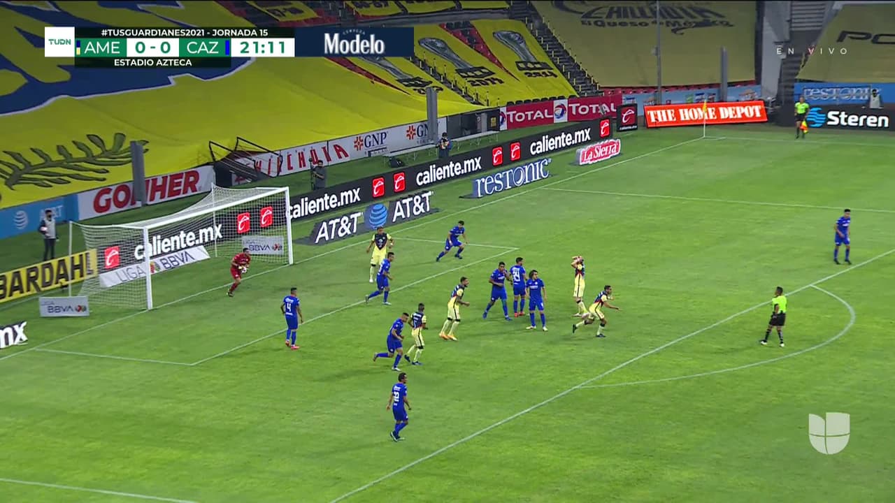 ¡TIRO ATAJADO! disparo por Federico Viñas.