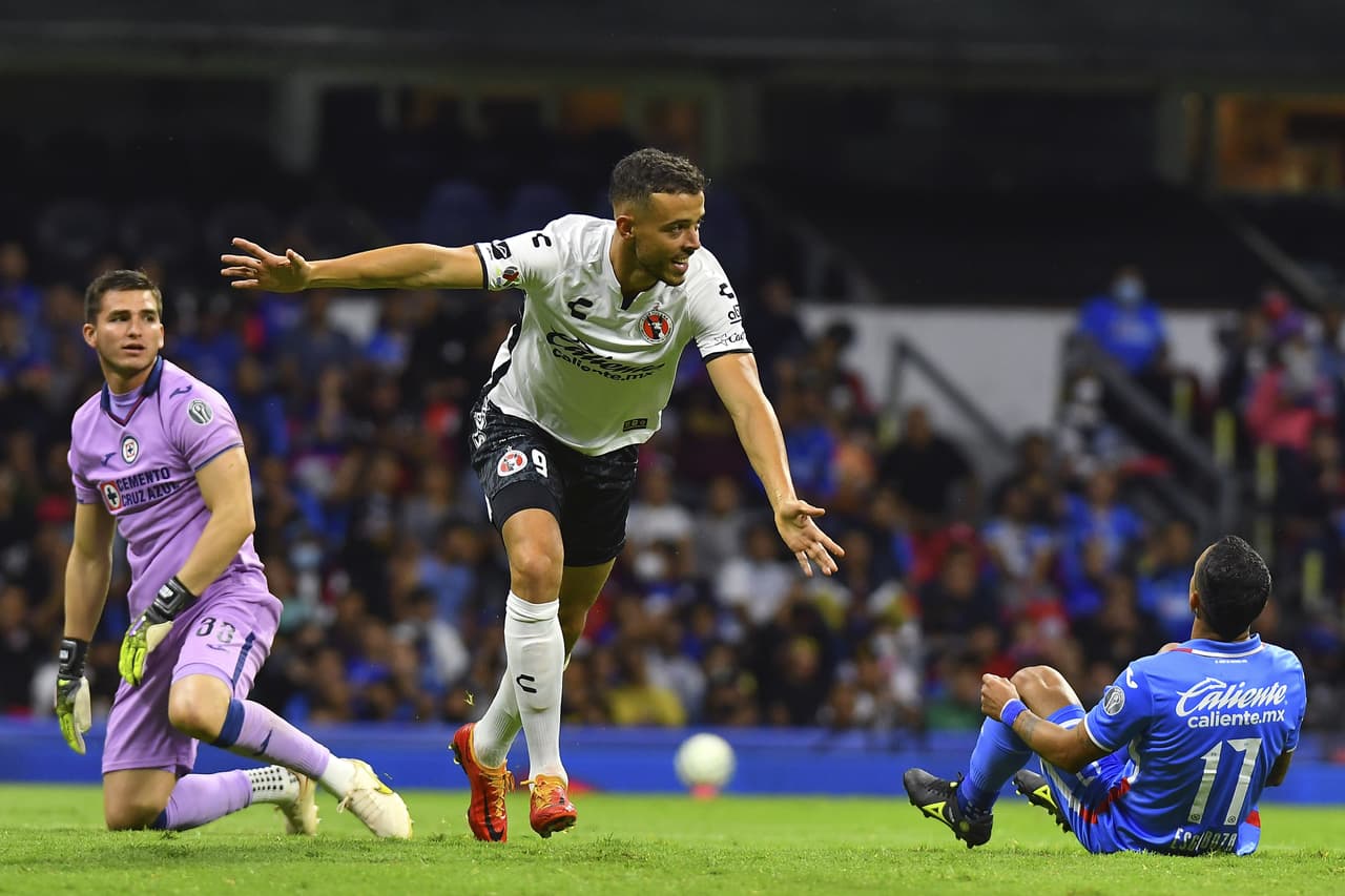 Los Xolos sorprendieron a Cruz Azul en el Azteca y ya son cuartos en la clasificación.