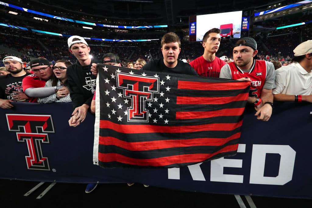 Un increíble ambiente el que se vivió dentro y fuera del US Bank Stadium previo al Juego por el Campeonato Nacional del básquetbol universitario entre los Texas Tech Red Raiders y los Virginia Cavaliers.