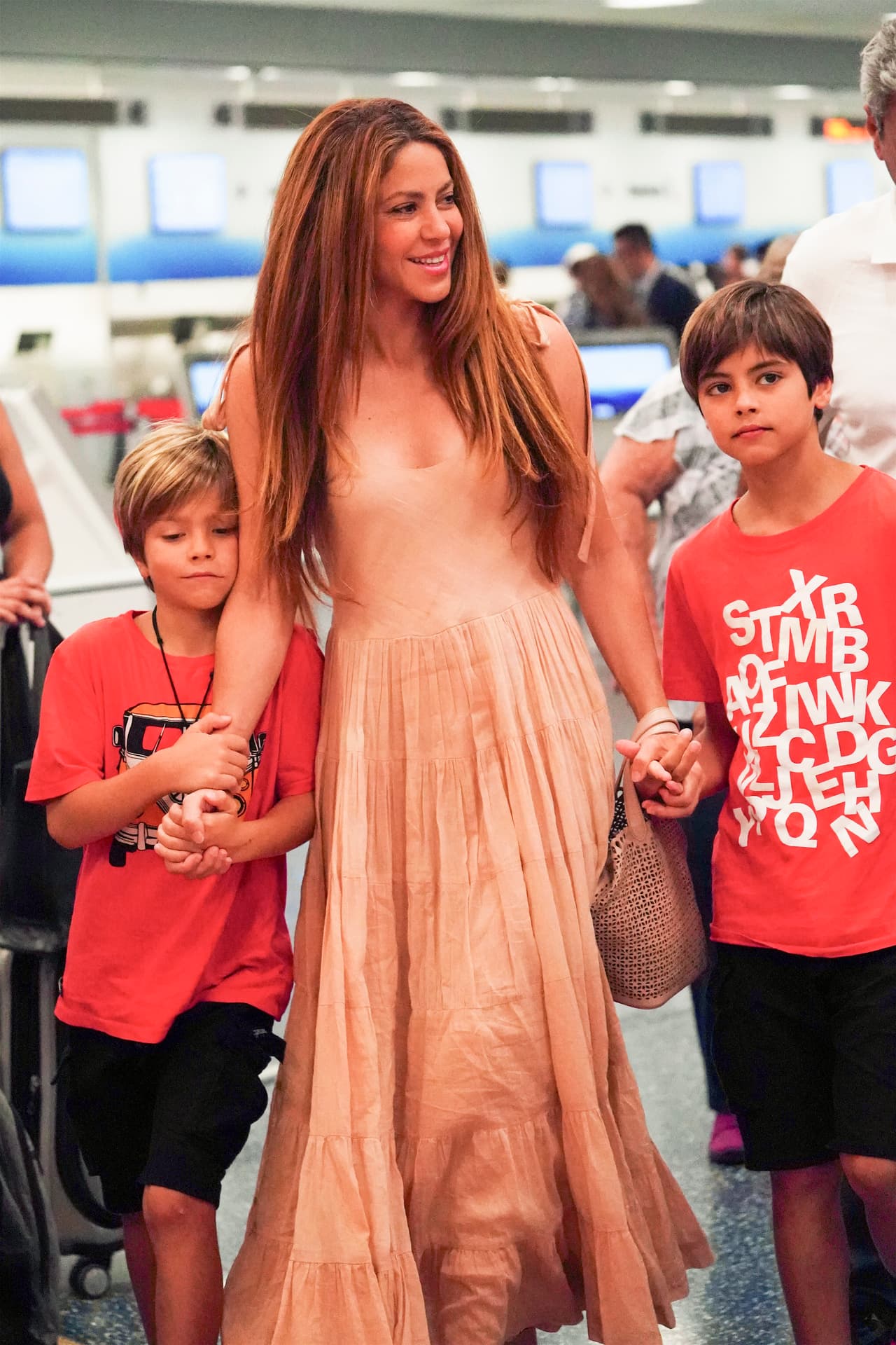 El último destino que Shakira visitó con sus hijos llamó la atención debido a que es ahí donde, presuntamente, ella desea vivir ahora que su relación con Piqué llegó al final. 
<br>