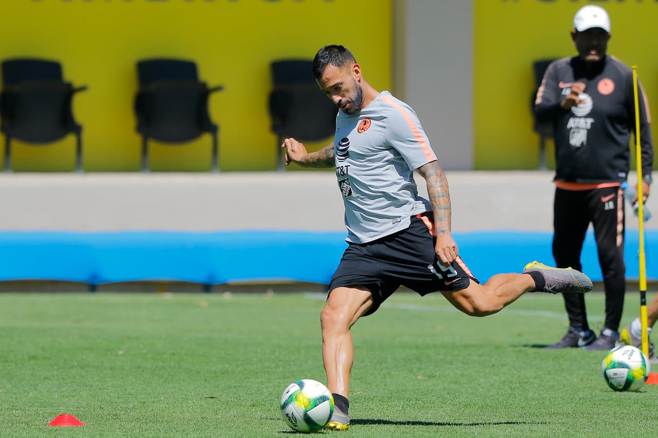 Oribe Peralta volvió a ser parte del grupo de trabajo de América, que entrena con miras para su choque contra Tigres en el Clausura 2019. El 'Hermoso' espera contagiar a sus compañeros para ir por los puestos de comando.