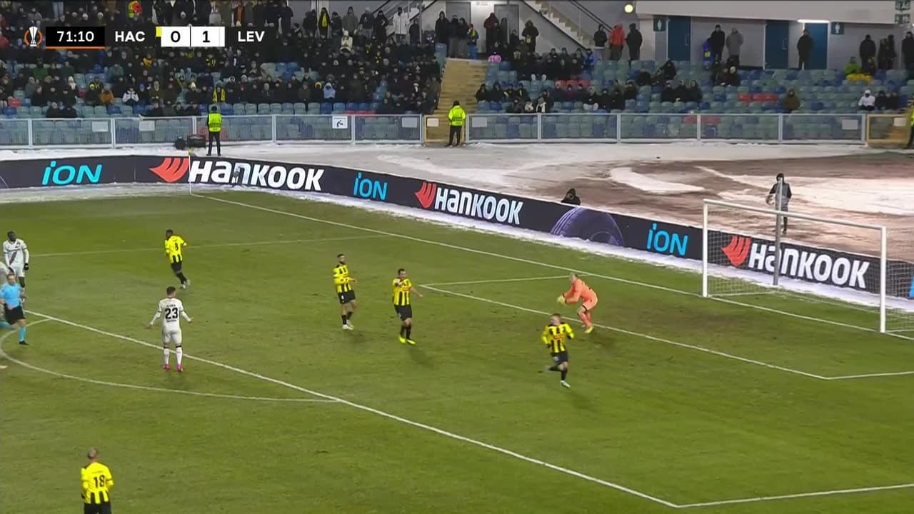 ¡TIRO ATAJADO! disparo por Gustavo Puerta.