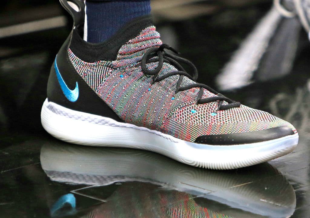 El joven y talentoso centro de los Minnesota Timberwolves Karl-Anthony Towns usando en el partido ante los San Antonio Spurs estos vistosos Nike.