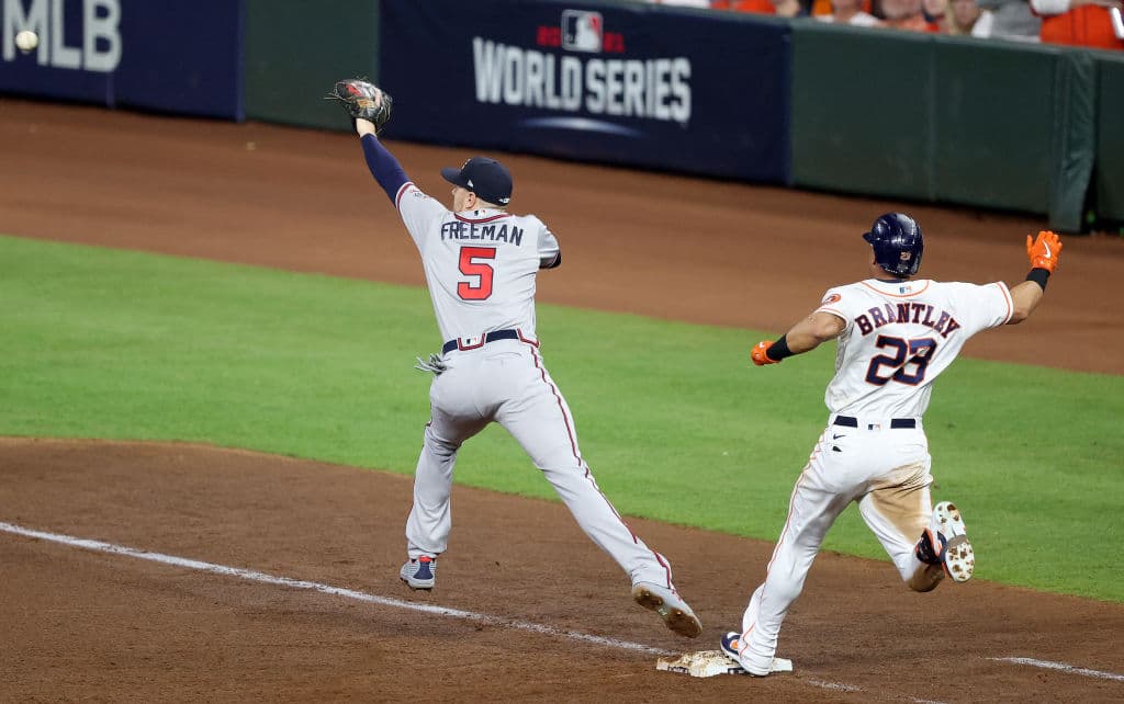 Atlanta Braves llegan a Houston para cerrar la serie y con un marcador de 7-0 a favor ponen la elminitario 4-2 y se quedan con la Serie Mundial.