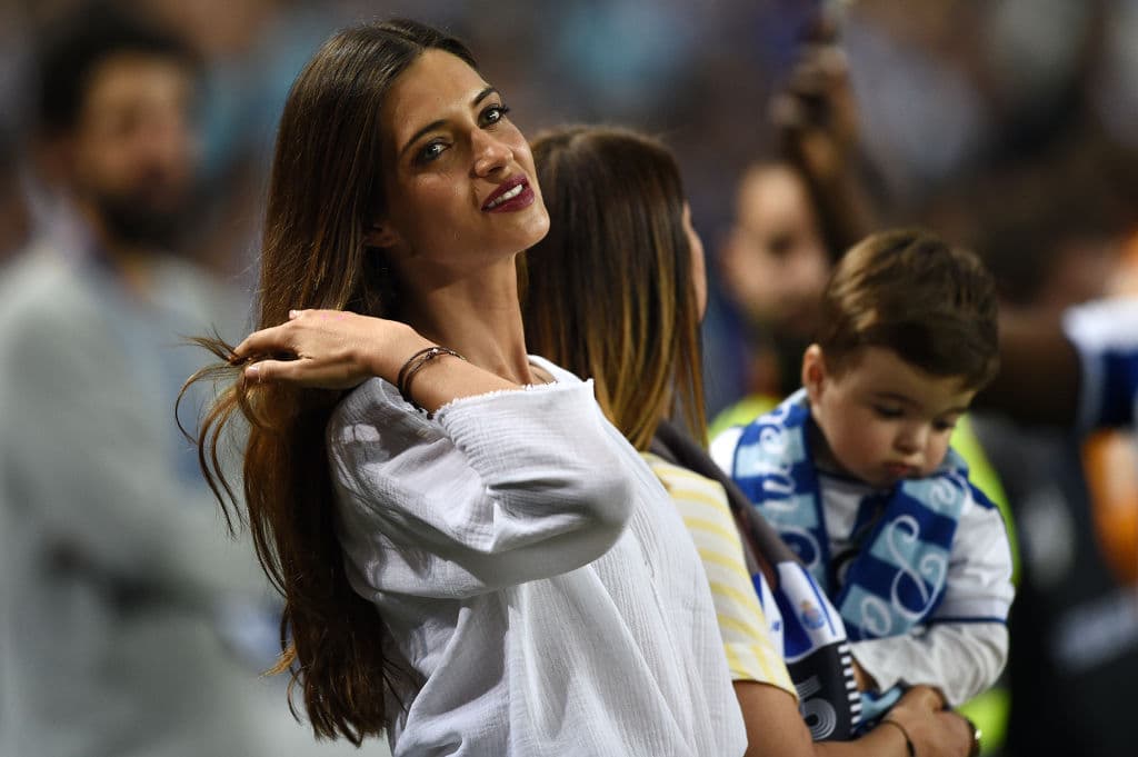 La relación de Iker y Sara se volvió muy famosa luego de que Iker la besara en vivo tras haber ganado la final del Mundial de Sudáfrica 2010.
<br>