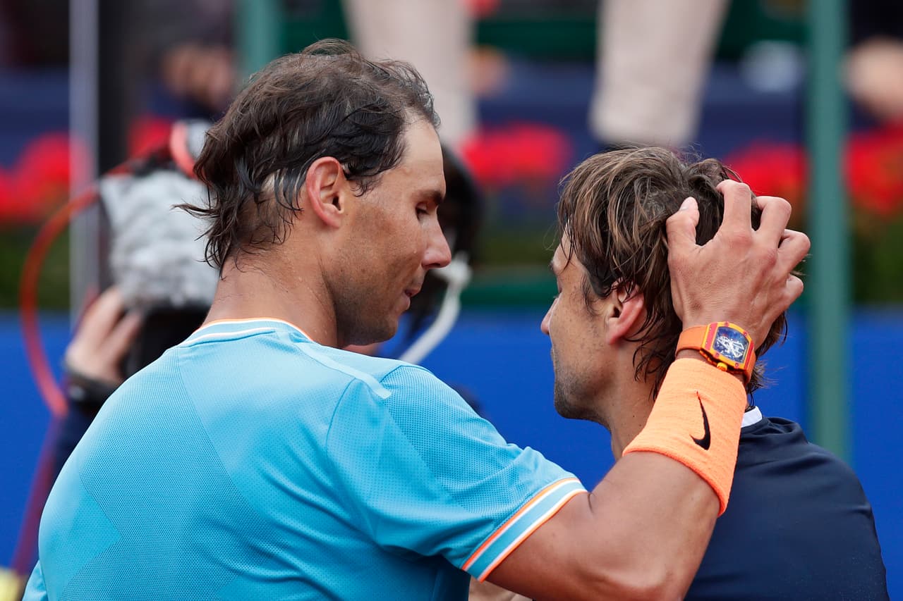 "Estoy feliz. He hecho lo que he podido. Ha sido un partido de idas y venidas, pero estoy muy contento de acabar en la pista central y de acabar en el Conde de Godó jugando con Rafa", aseguró Ferrer tras recibir el calor del público.