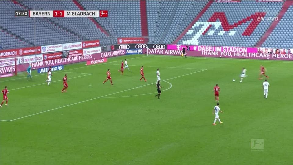 Tiro desviado de Stefan Lainer