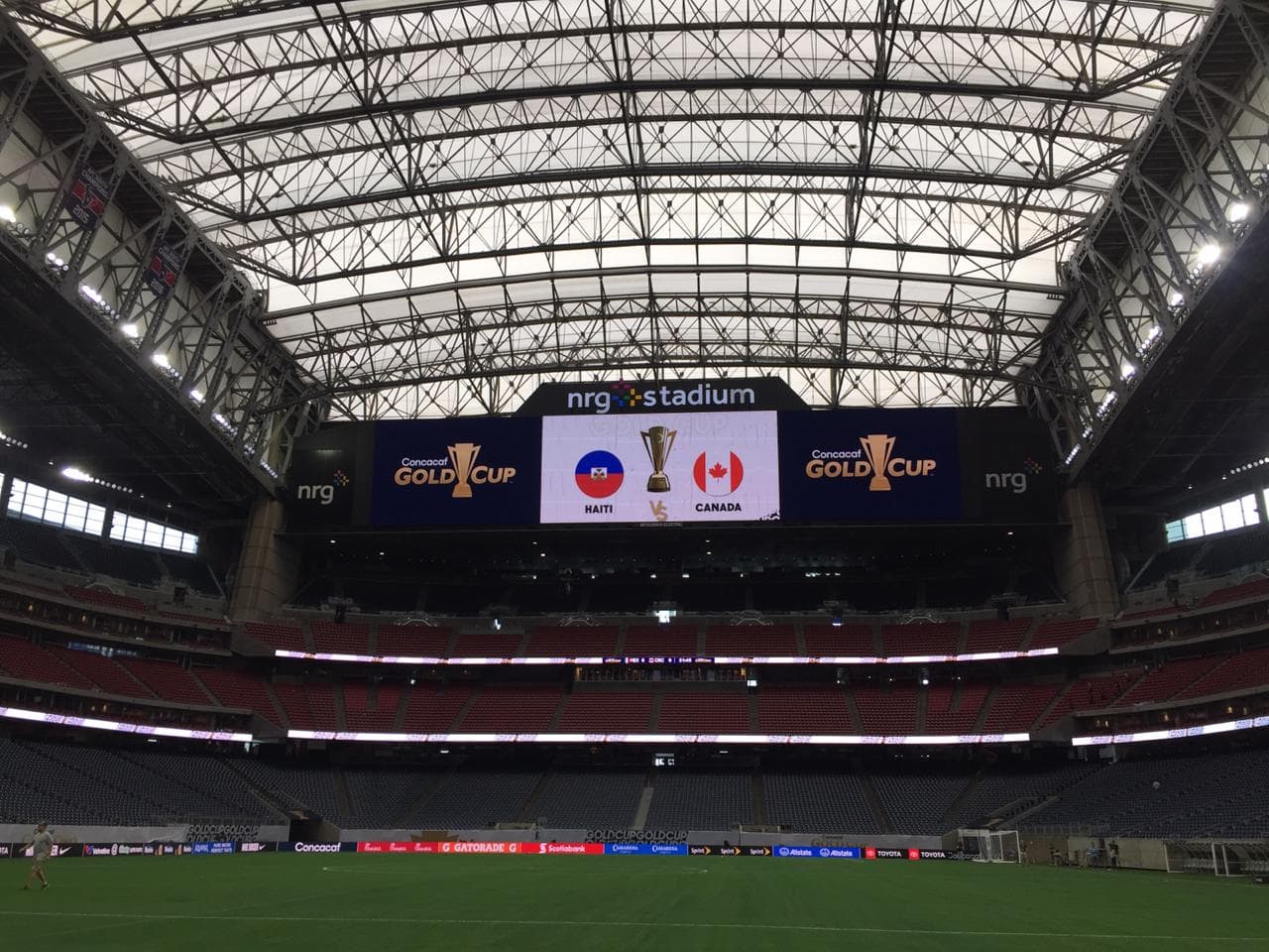 El interior del NRG Stadium previo al inicio de la doble cartelera con el juego entre Haití y Canadá.