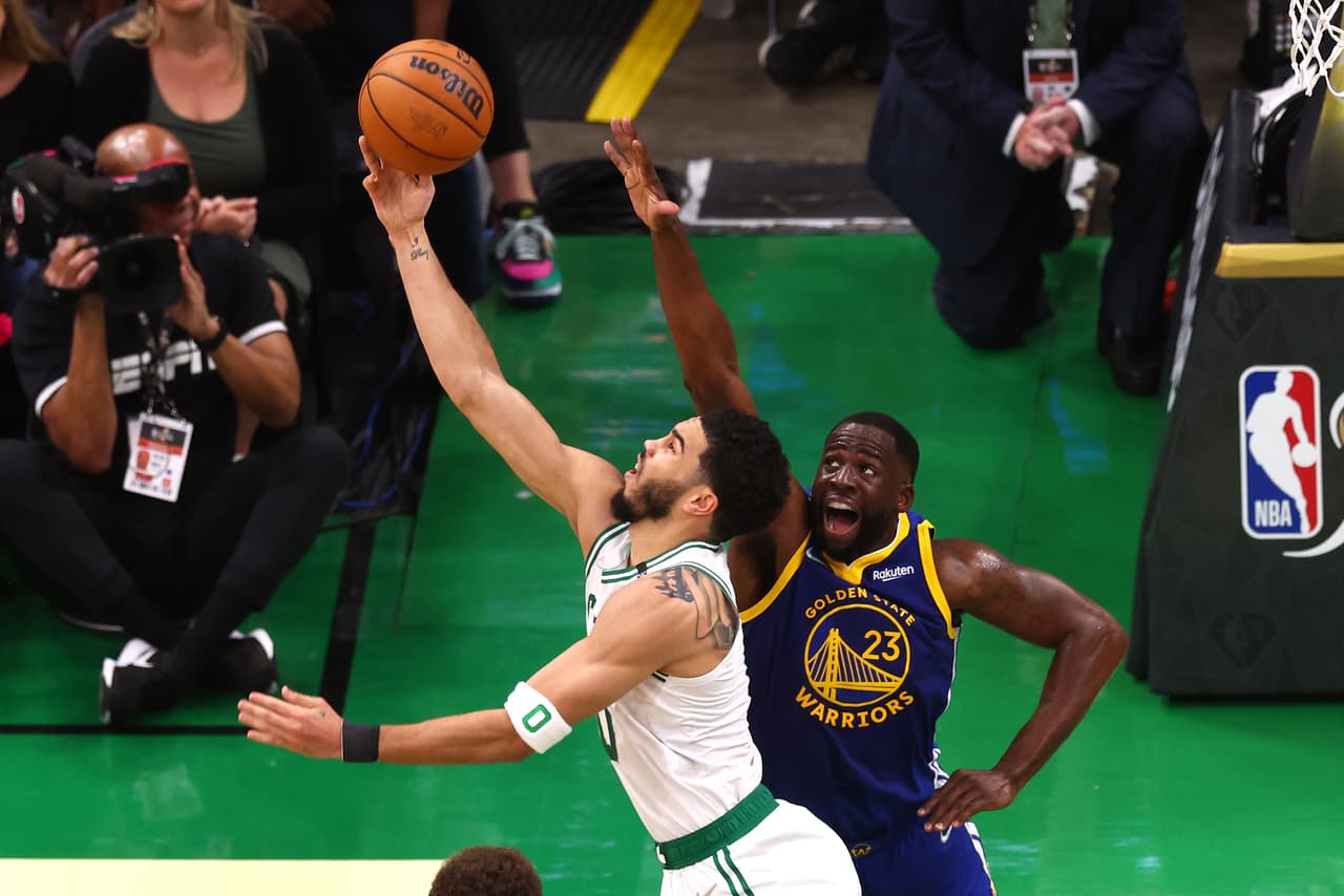 Los Golden State Warriors, encabezados por Steph Curry, apabullaron a los Boston Celtics en el Juego 6 de las Finales de NBA para conseguir el séptimo anillo en la historia de la franquicia y el cuarto en la era Steve Kerr.