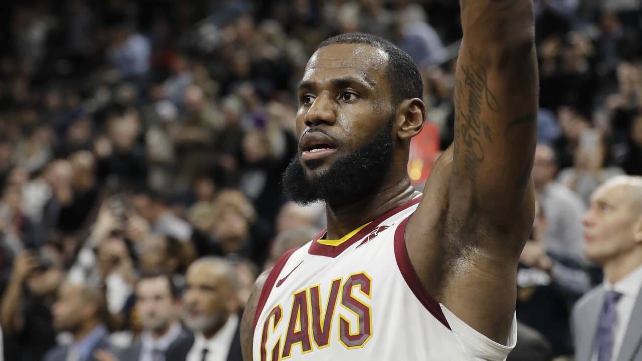 LeBron James rompe la barrera de los 30 mil puntos en la NBA