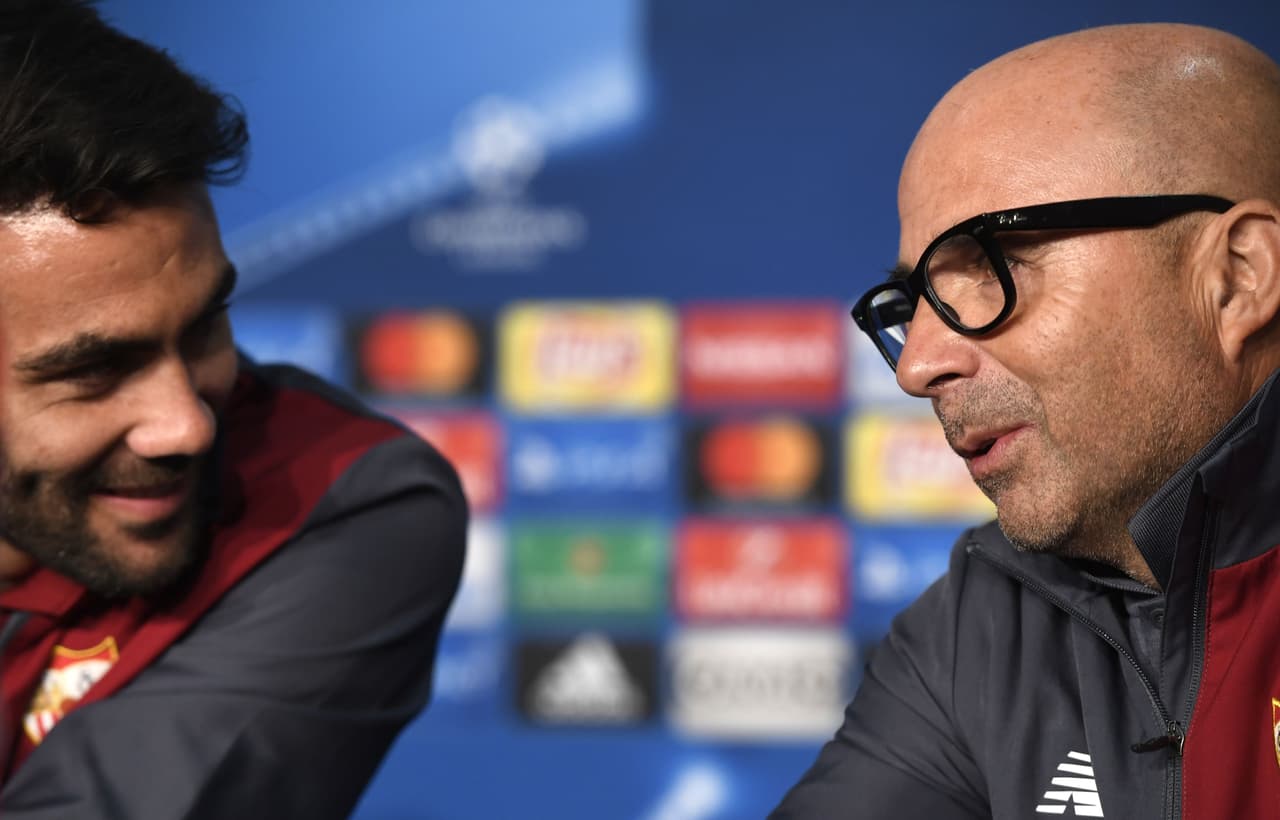 Sevilla, bajo el mano del argentino Jorge Sampaoli, espera lograr un resultado positivo en su visita al Lyon en Francia. El equipo español es segundo con 10 puntos, tres más que su rival en esta jornada del grupo H.