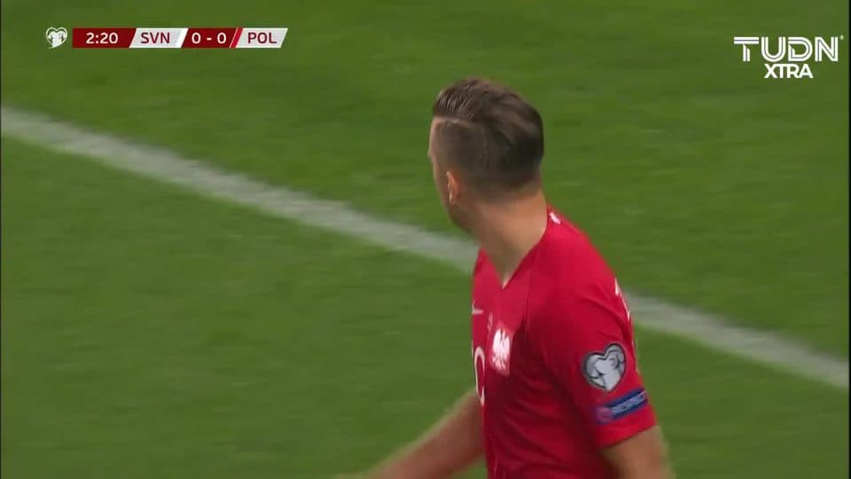 Tiro desviado de Piotr Zielinski