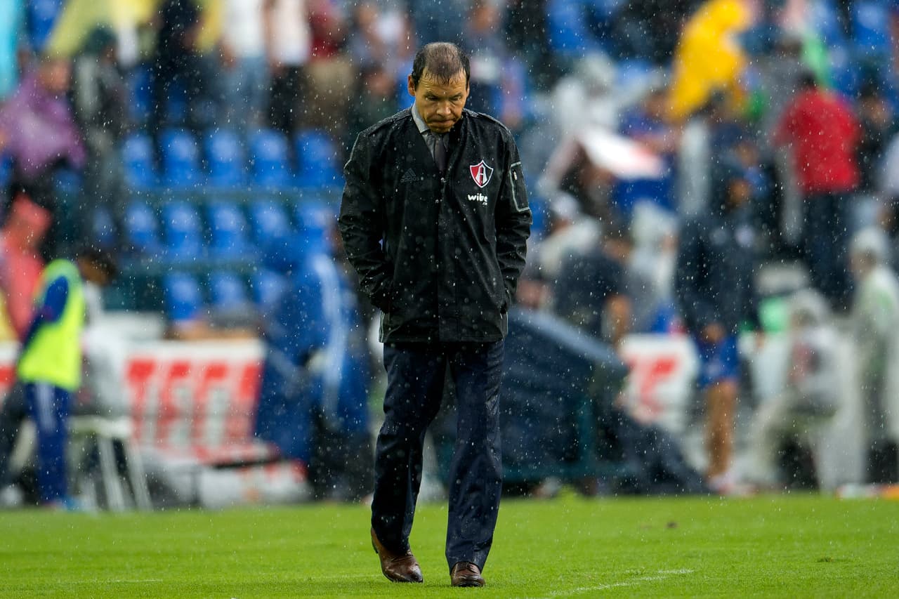 <b>Profe. Cruz y 'Chiquis' García se juegan su chamba</b>
<br>
<br>2. Esta jornada varios técnicos podrían estarse jugando su puesto, en el que destacan, José Guadalupe Cruz, de Atlas, que hilvana cinco partidos sin conocer la victoria, así como Rafael “Chiquis” García de Puebla, que es sotanero de la tabla general.