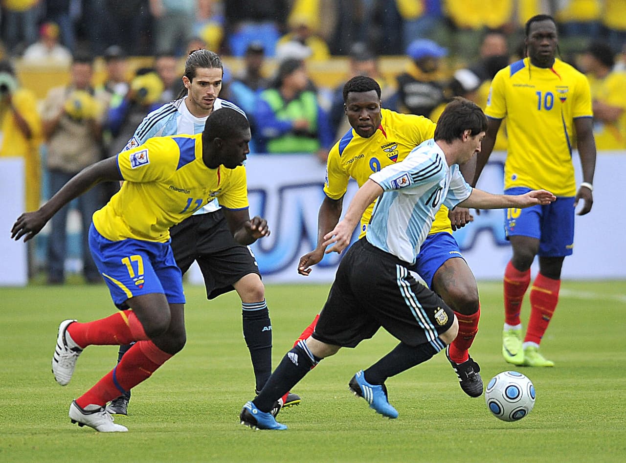 Como en su momento pasó con Ronaldo, Ronaldinho y Kaká, tampoco Messi ha logrado exhibir su mejor fútbol, ahí donde hace falta el oxígeno y los pulmones tienen que trabajar más.