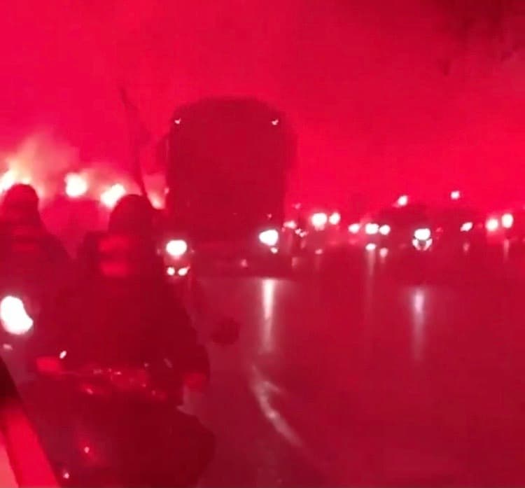 Eufórico festejo Tifosi por liderato invicto de AC Milan