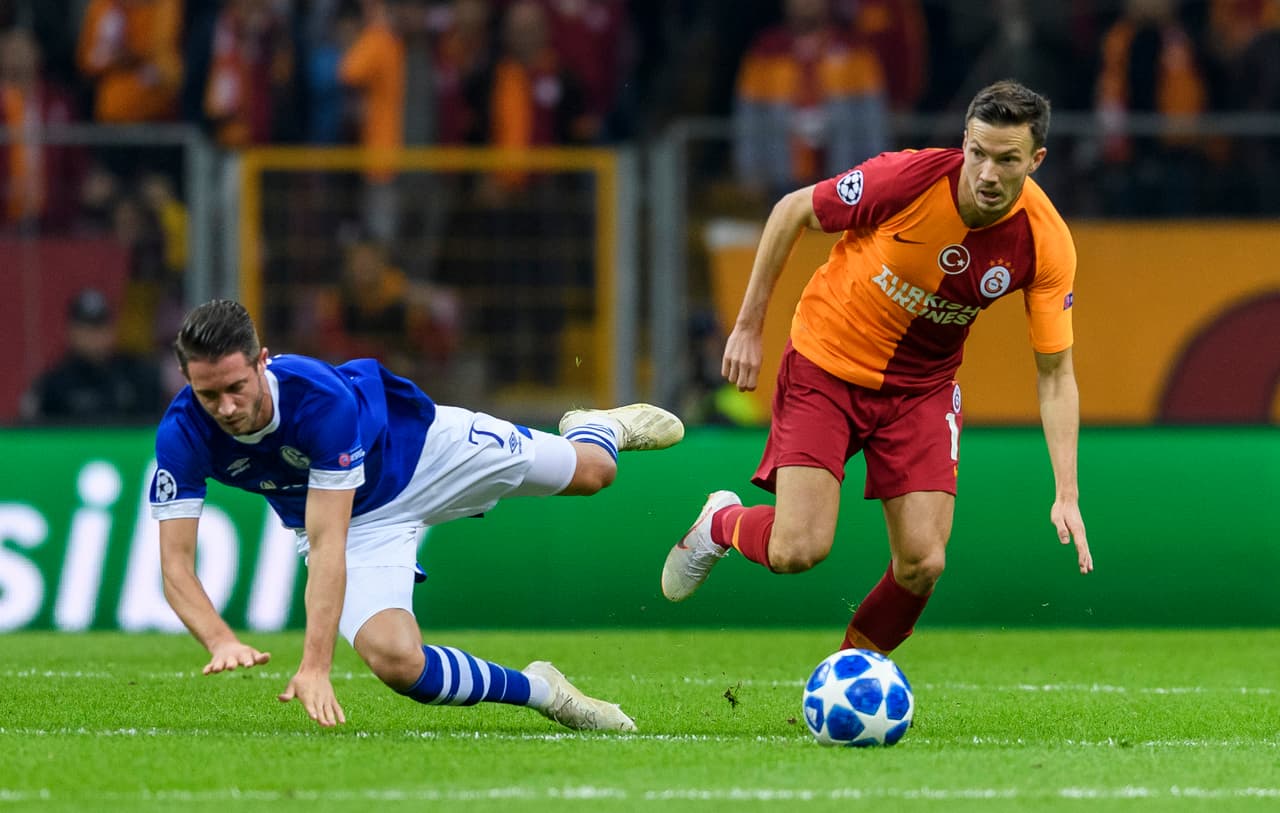 El momento del Galatasaray no era el idea. Después de perder con Porto en Champions solo pudo ganar ante Antalyaspor y luego empató con Bursarspor.