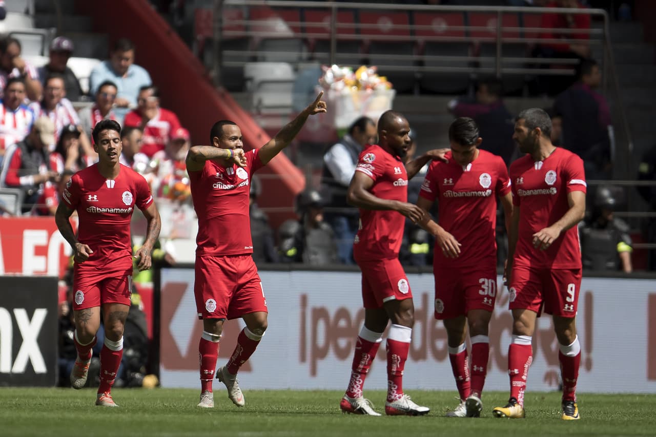 Chivas vence a Toluca con tres goles a uno; Guadalajara se aferra a la Liguilla. Alan Pulido es el máximo anotador mexicano de la Liga MX.