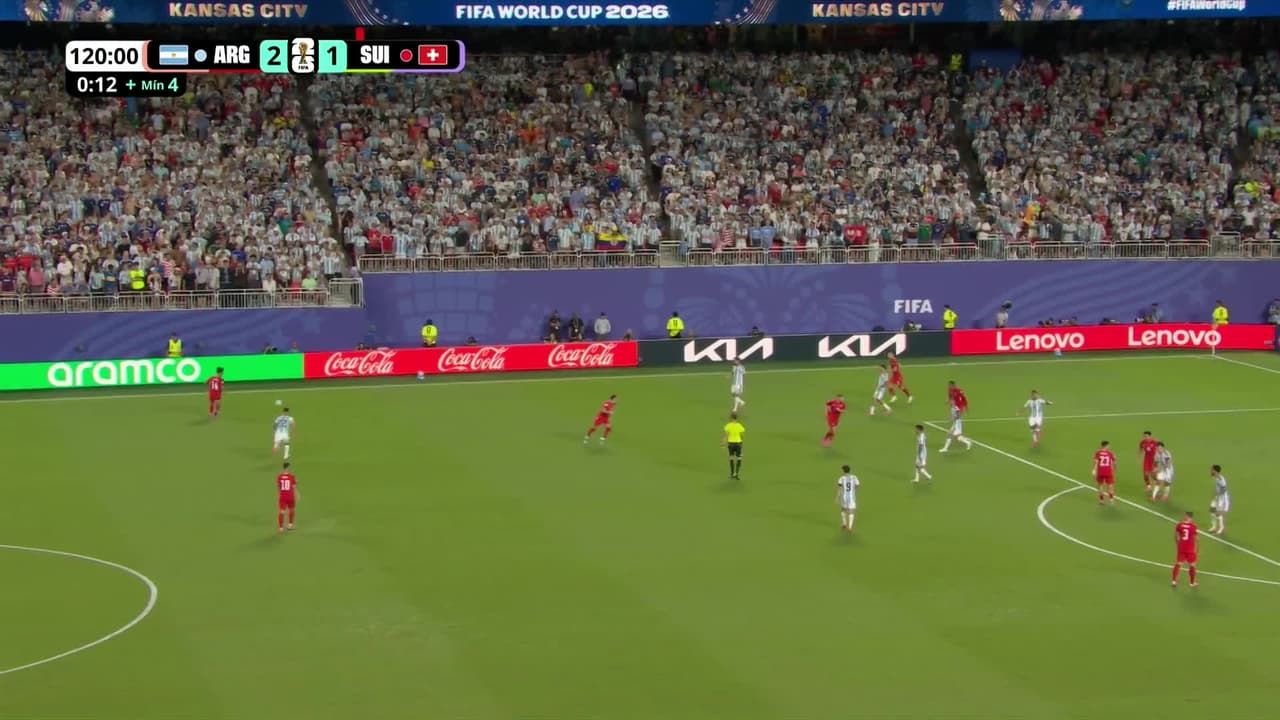 ¡GOL!  anota para Argentina. Lautaro Martínez