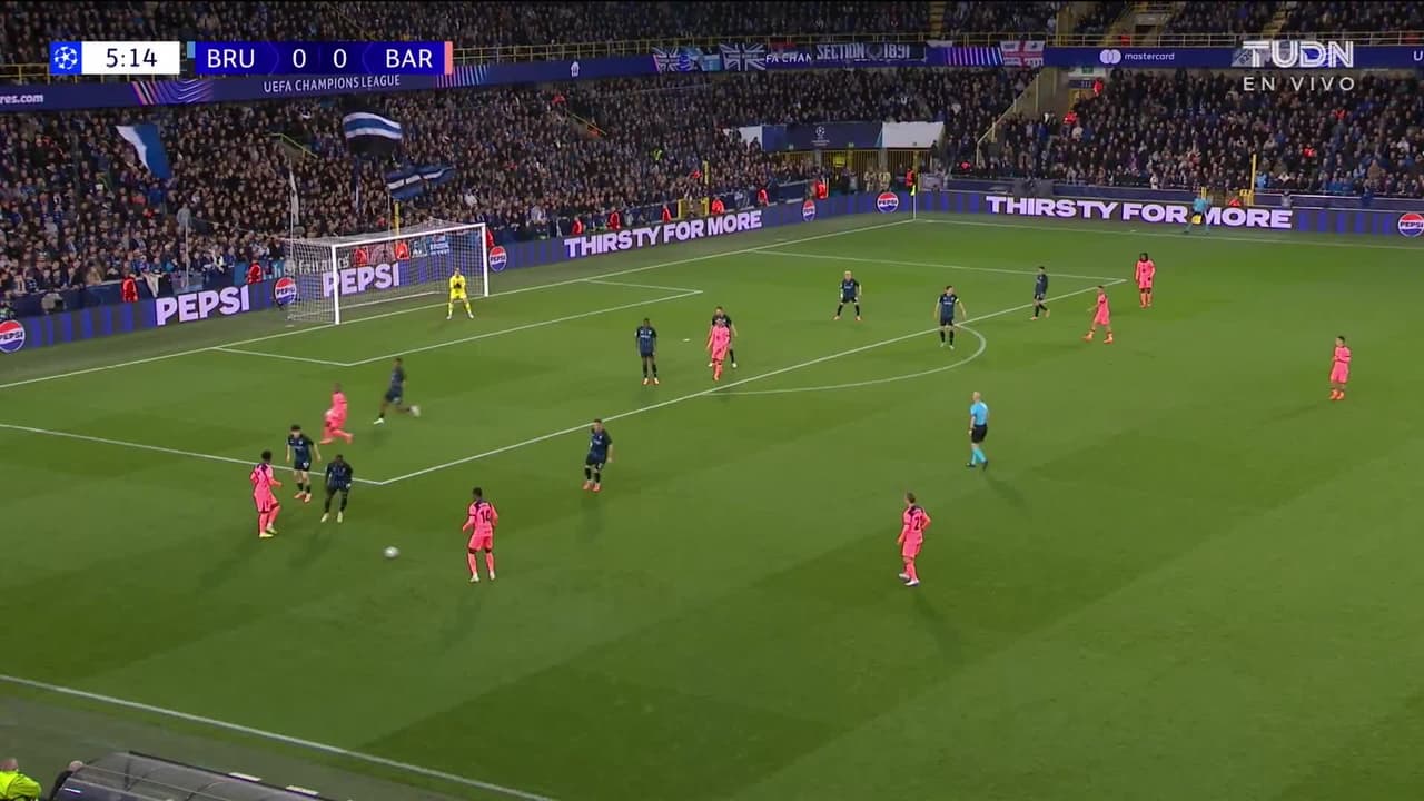 ¡GOL!  anota para Club Brugge. Nicolò Tresoldi