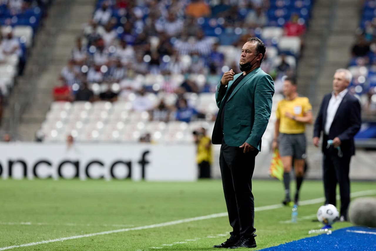 Juan Reynoso: "Deberíamos de cambiar y bastante"