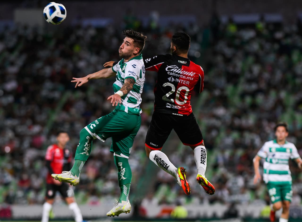 Julián Quiñones adelantó al conjunto visitante al minuto 25, pero Santos no se quedó de brazos cruzados y al minuto 69 Félix Torres se encargó de firmar el empate 1-1.